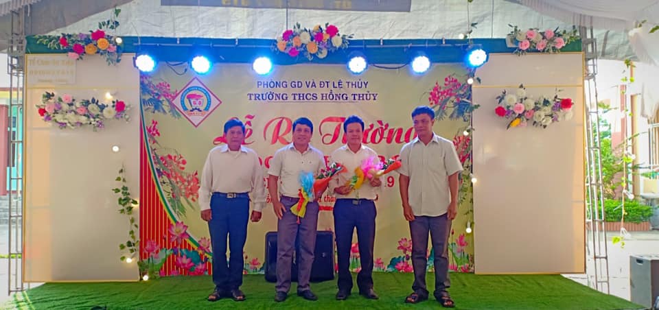 Ra truong 3.jpg